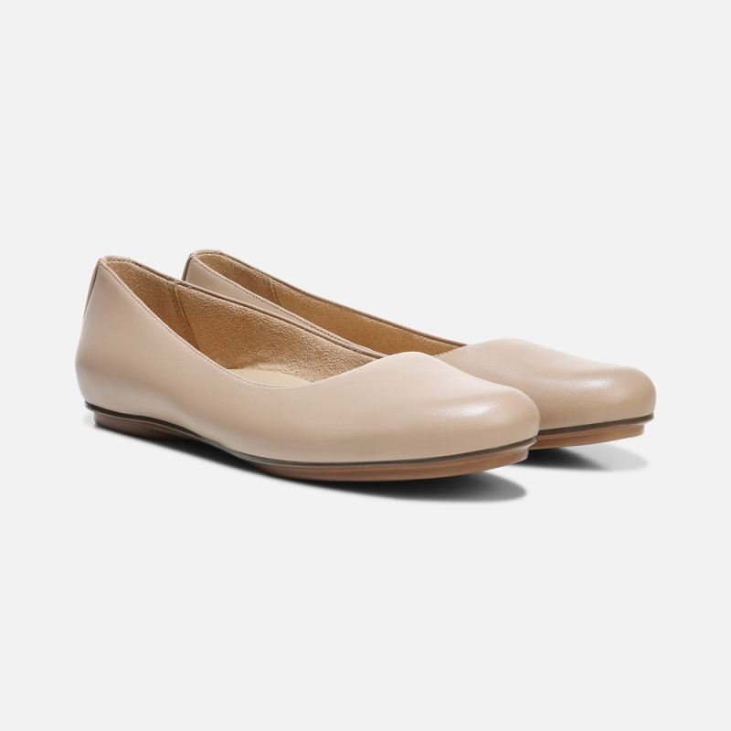 Naturalizer Women's Maxwell Ballet Flat - Crème Brulee Leather