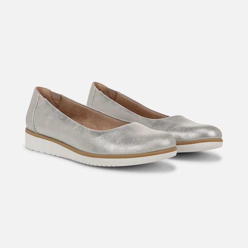 Naturalizer Women's SOUL Idea Ballet Flat - Silver Faux Leather
