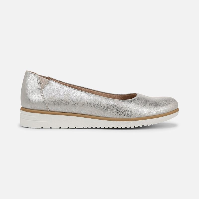 Naturalizer Women's SOUL Idea Ballet Flat - Silver Faux Leather
