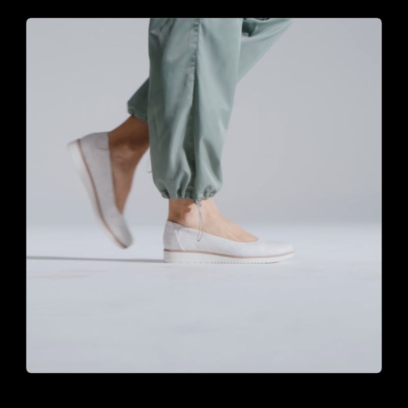 Naturalizer Women's SOUL Idea Ballet Flat - Light Gold Synthetic