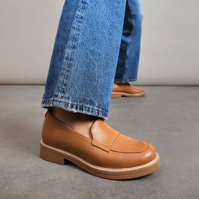Naturalizer Women's Taylin Loafer - Toffee Brown Leather