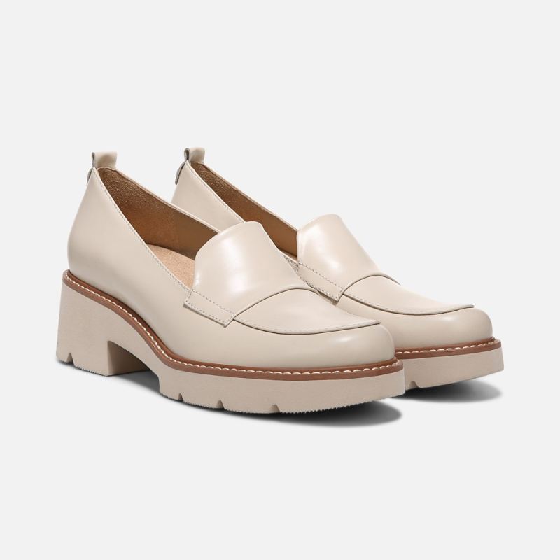 Naturalizer Women's Darry Lug Sole Loafer - Porcelain Skin Leather
