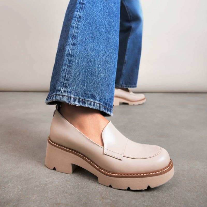 Naturalizer Women's Darry Lug Sole Loafer - Porcelain Skin Leather