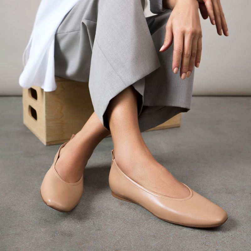 Naturalizer Women's 27 Edit Carla Flat - Crème Brulee Leather