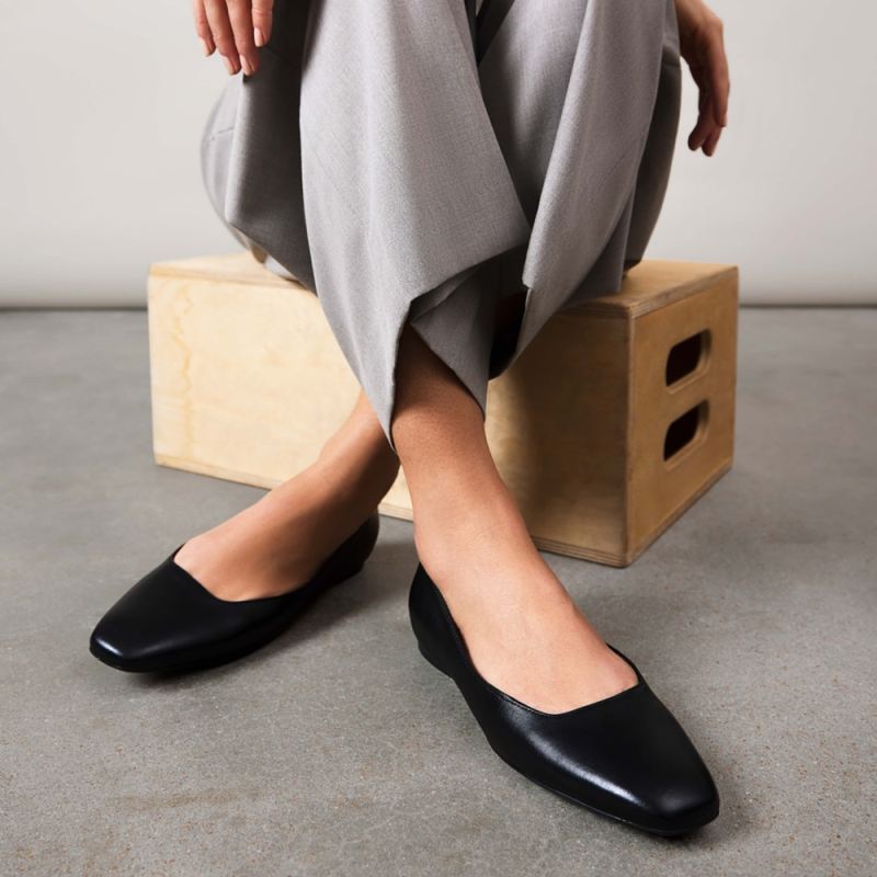 Naturalizer Women's Chelsea Ballet Flat - Black Leather