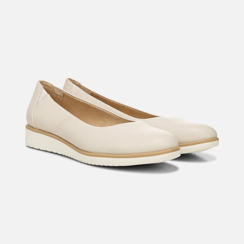 Naturalizer Women's SOUL Idea Ballet Flat - Porcelain Manmade